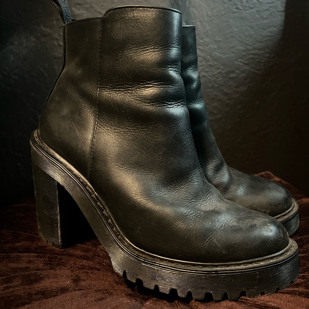 MAGDALENA WOMEN'S LEATHER HEELED CHELSEA BOOTS NOIR LABEL